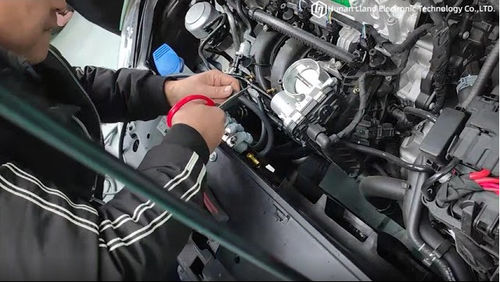 Zamontować przewody wtryskowe od listwy wtryskiwaczy do złączy na kolektorze dolotowym