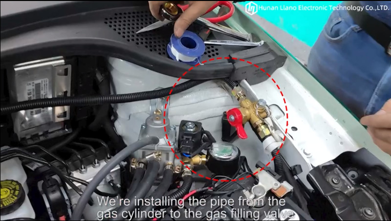 Latest company Cases about 4. Zamontować przewód gazowy ze stali niskowęglowej od butli gazowej do zaworu napełniania gazem